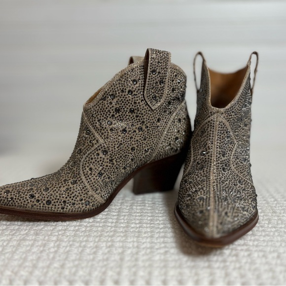 Jessica Simpson Zadie2 Rhinestone Western Ankle Booties Women's SZ 8.5 Champagne - Picture 8 of 10